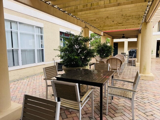 Building Photo - 955 Juniper St NE