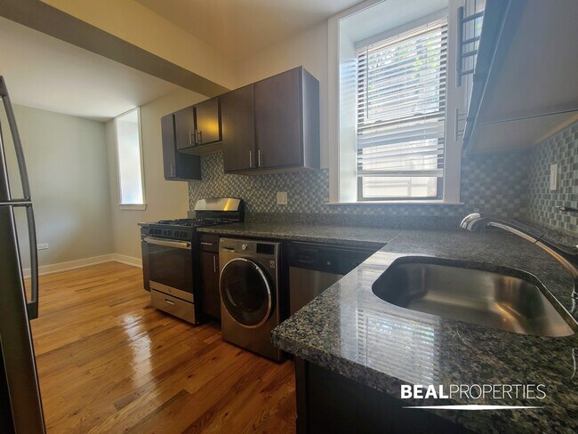 Foto del edificio - 639 W Oakdale Ave
