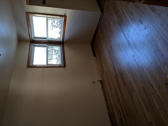 BR 3 - 2123 S 108th St