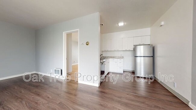 Building Photo - Oak Grove - 444 28th St.
