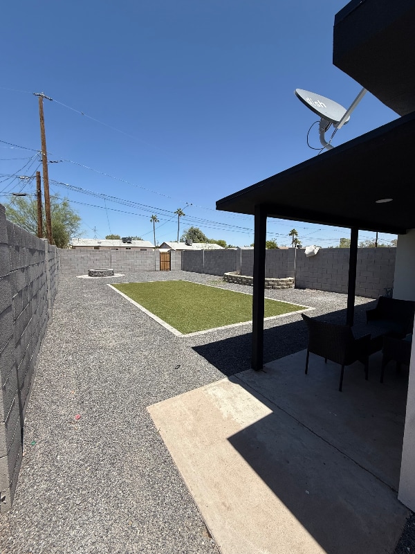 Building Photo - 932 E Tempe Dr