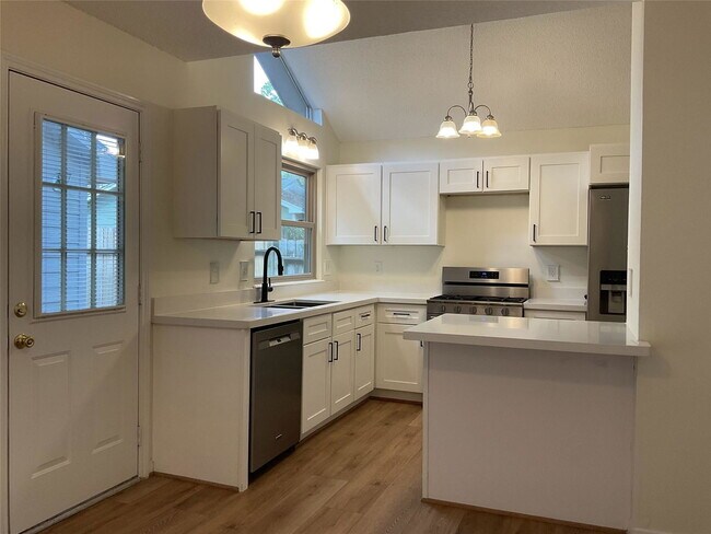 Building Photo - 28 E Lance Leaf Rd