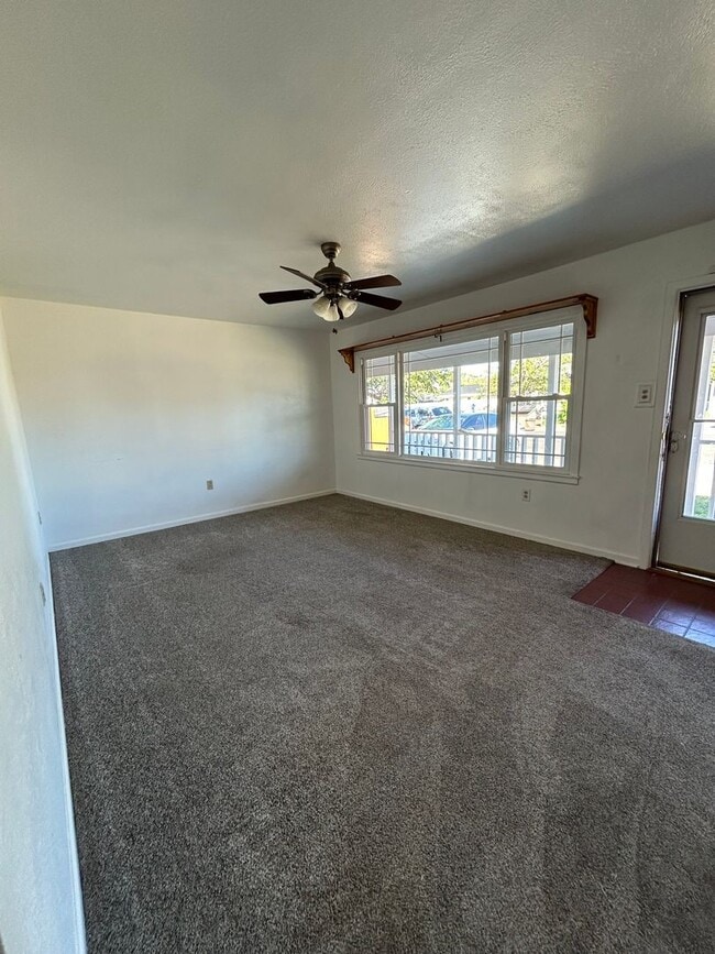 Foto del edificio - Charming Family Home Near John Ireland Ele...