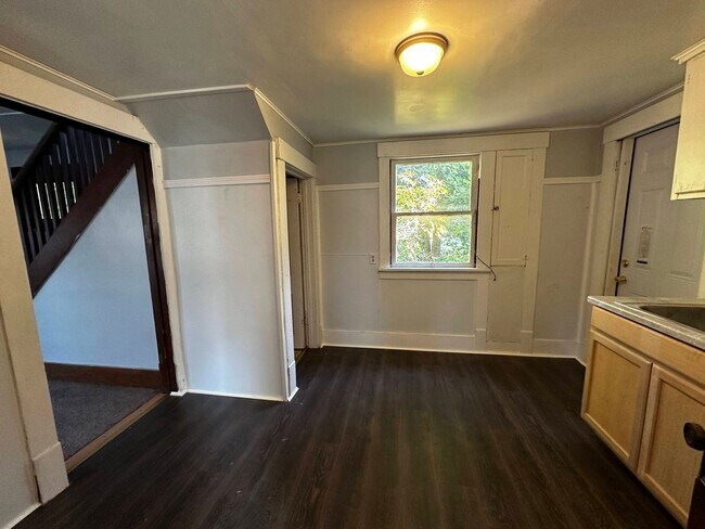 Building Photo - 3 br, 1 bath House - 377(379) New Castle Ave