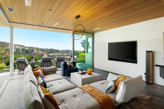 Building Photo - 2344 Banyan Dr