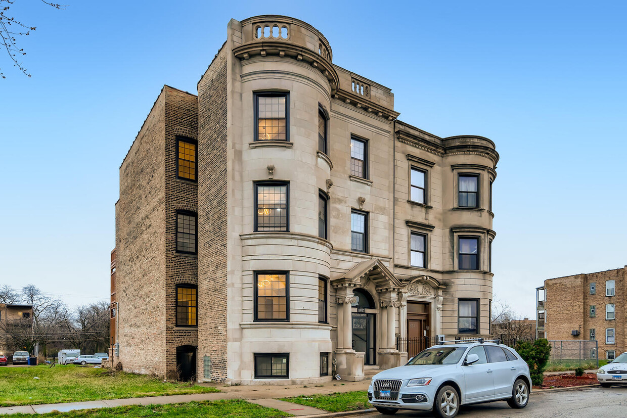 Primary Photo - 5817 S Calumet Ave