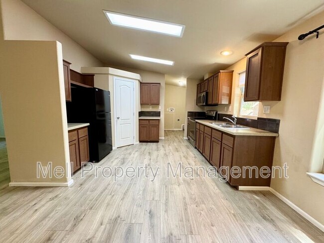 Building Photo - 155 E Strayer Way