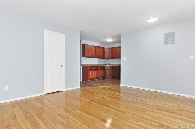Building Photo - 639 E 226th St