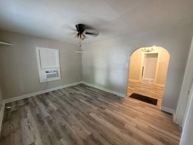Foto del edificio - $750 - 2 bedroom/ 1 bathroom - Single Fami...