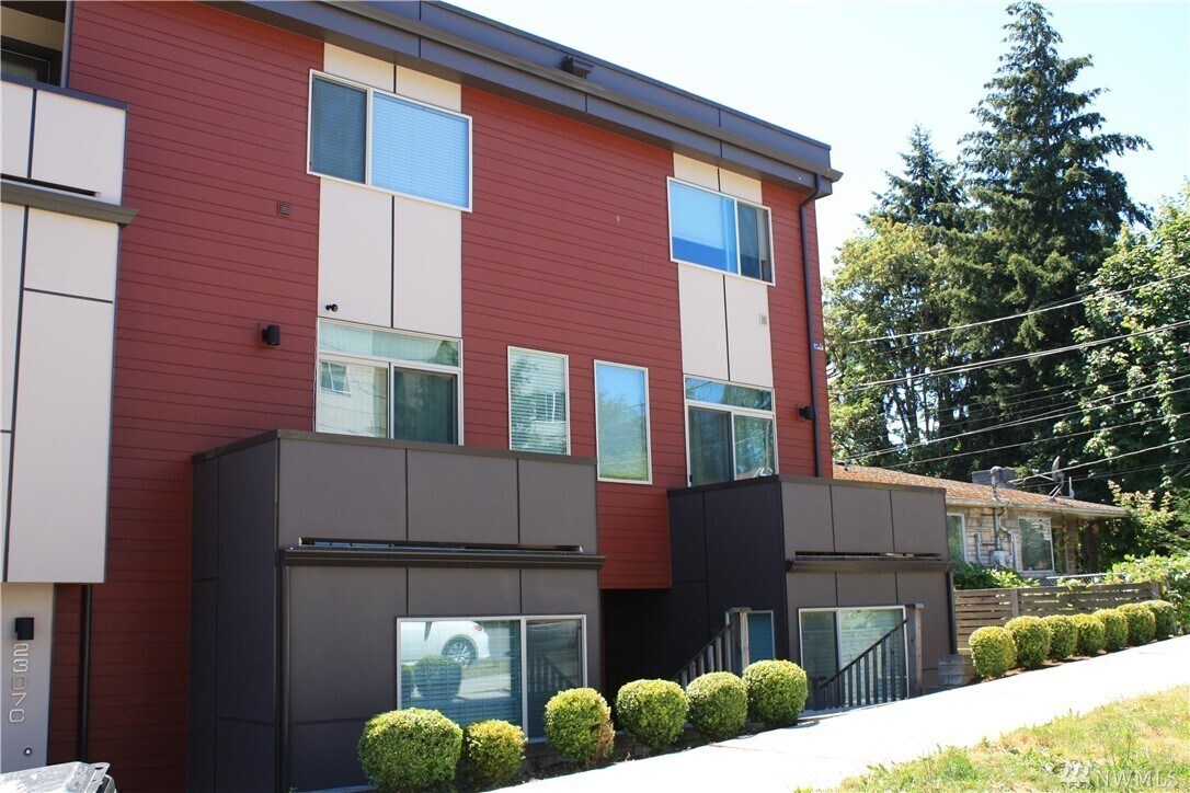 Primary Photo - 2307 N 113th Pl