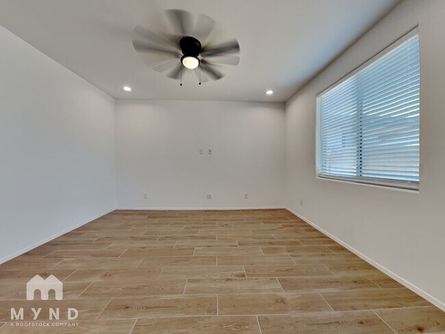 Foto del edificio - 10758 W McKinley St