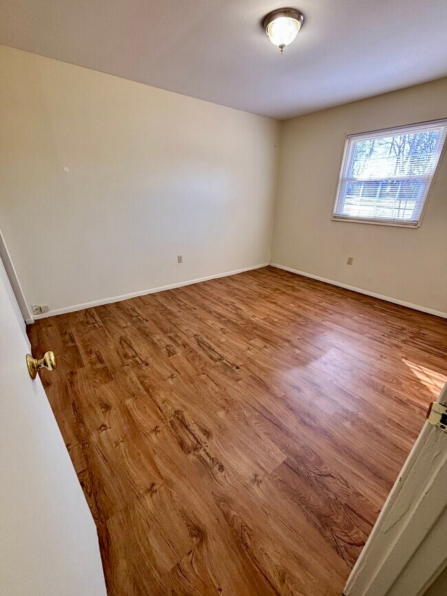 Foto del edificio - 6448 Westland Dr