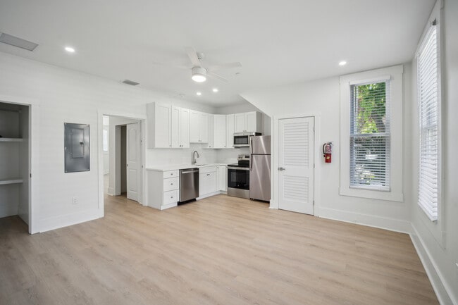 Building Photo - 326 Plant