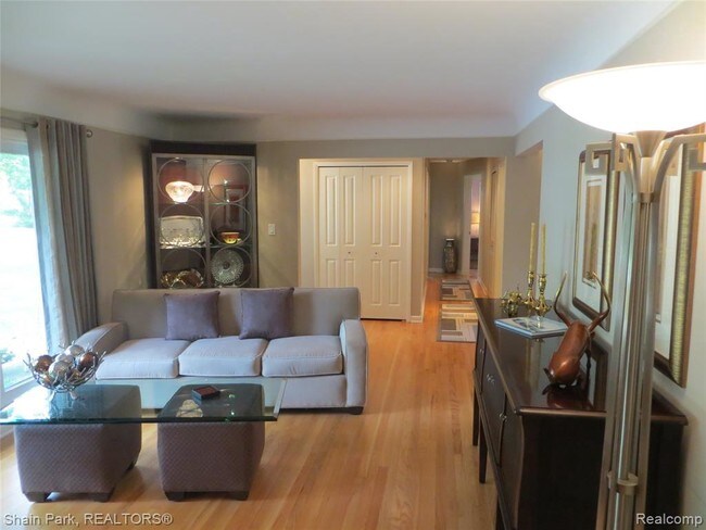 Foto del edificio - 28335 Kendallwood Dr