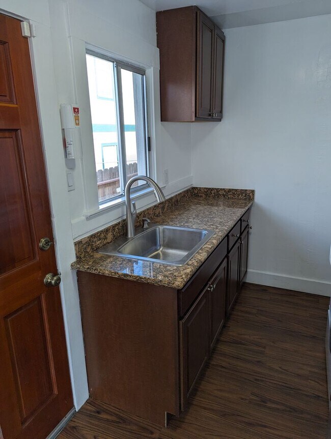 Building Photo - Welcome to your tranquil 1 Bedroom oasis i...