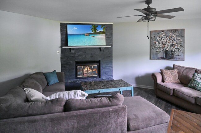 Building Photo - 620 Windward Dr