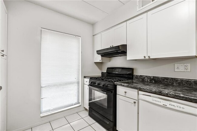 Foto del edificio - 2034 Swallow Hill Rd
