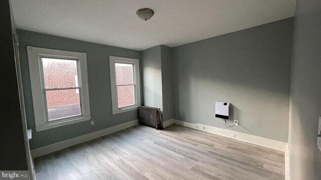 Building Photo - 312 W Grange Ave