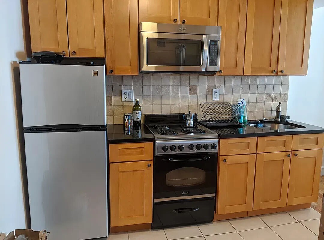 Foto principal - 448 W 46th ST