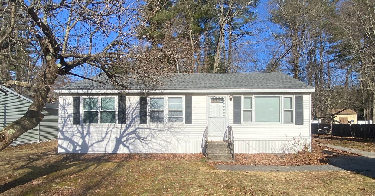Foto principal - 3 bedroom, 1 bath single family in Trestle...