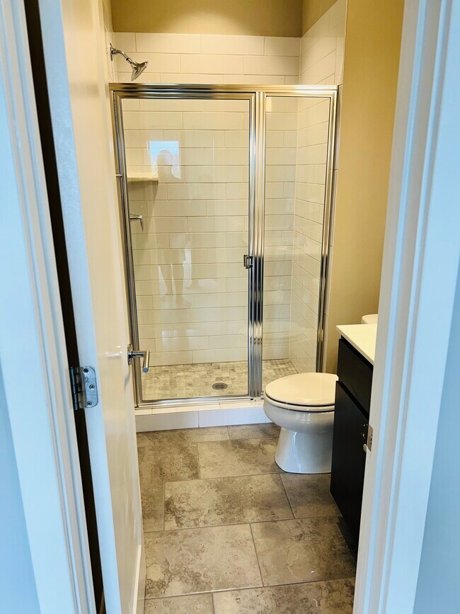 Loft Full bath - 22964 Cabral Ter