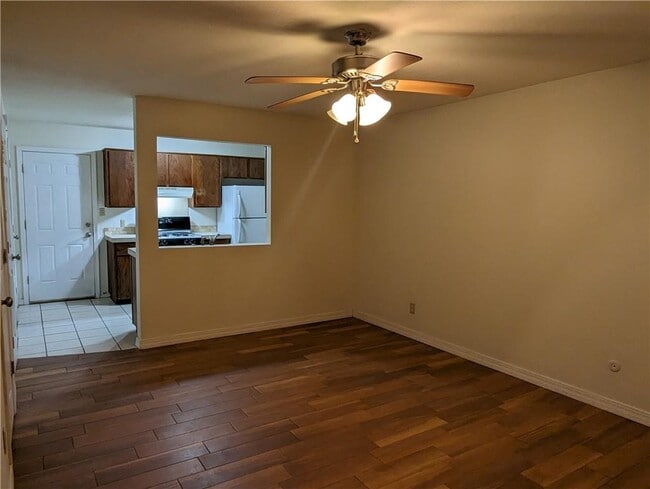 Building Photo - 667 N Betty Jo Dr