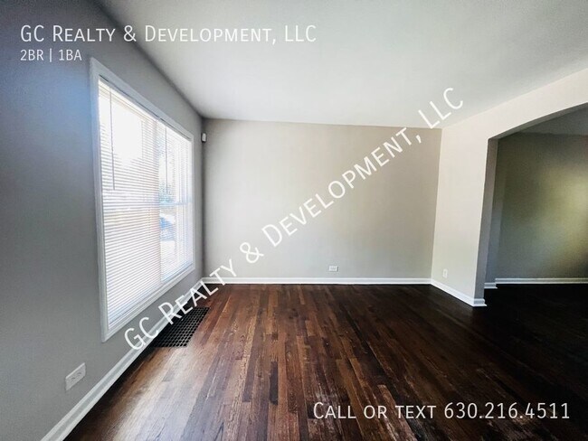 Building Photo - ***ATTACHED SFH / 2 BDRM / HARDWOOD FLOORI...