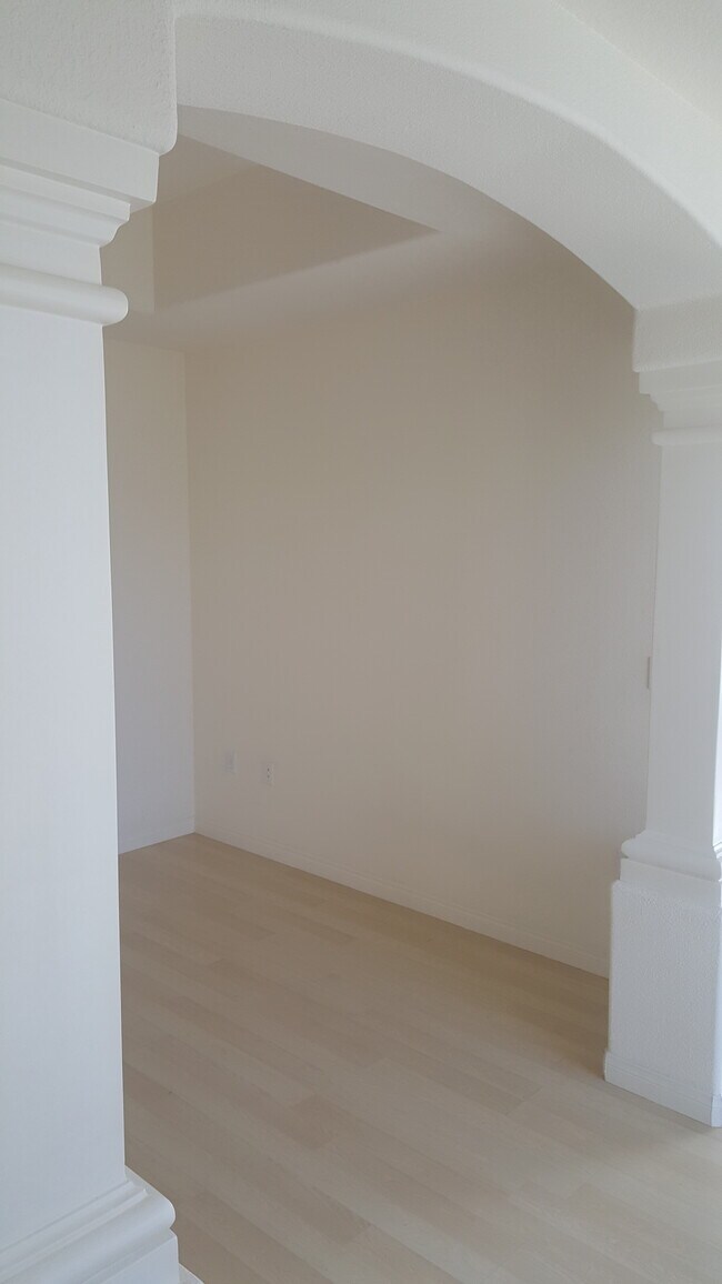 Building Photo - 26 E Serene Ave