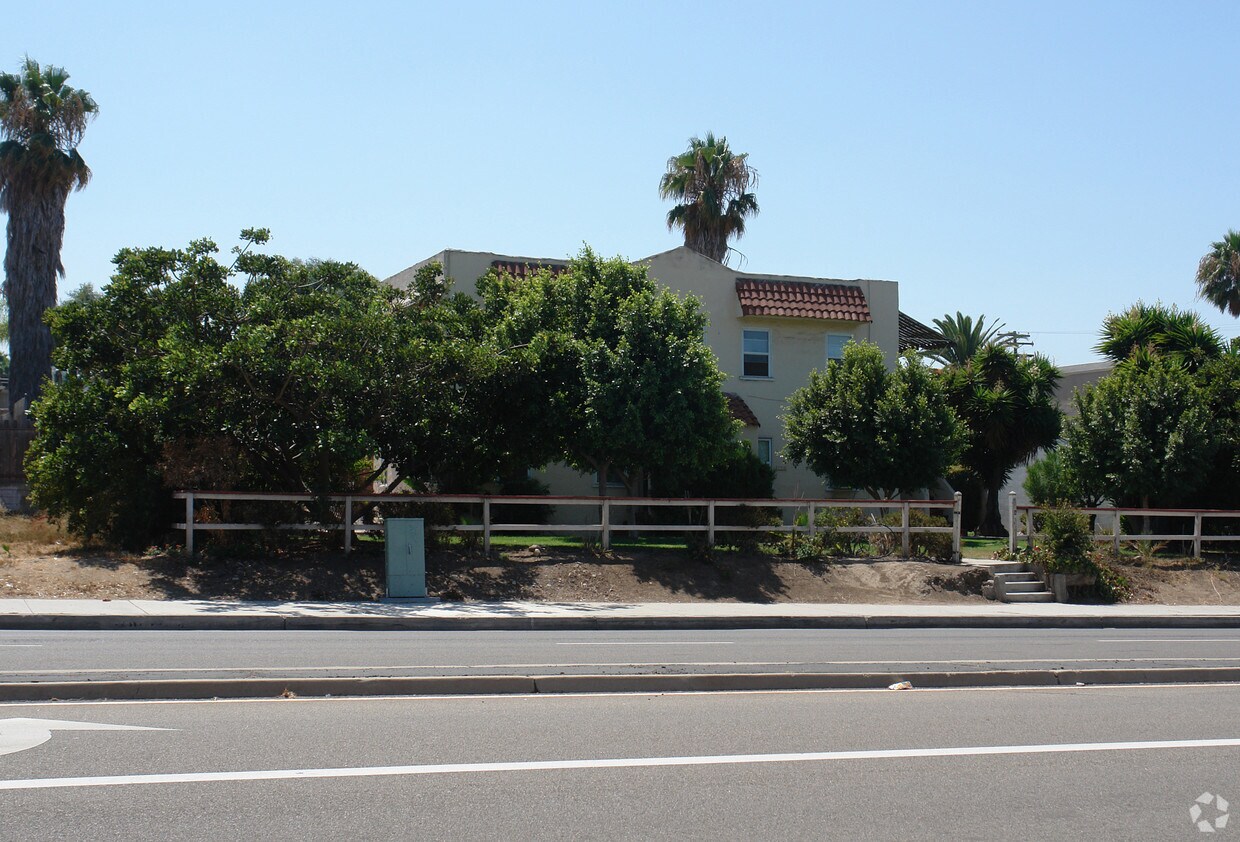 Foto del edificio - 7713-7717 University Ave