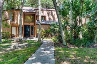 Building Photo - 18 Masters Ct