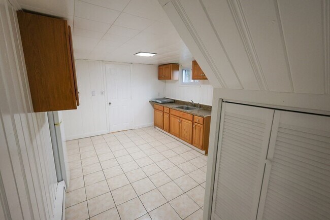 Building Photo - 14 Dania St