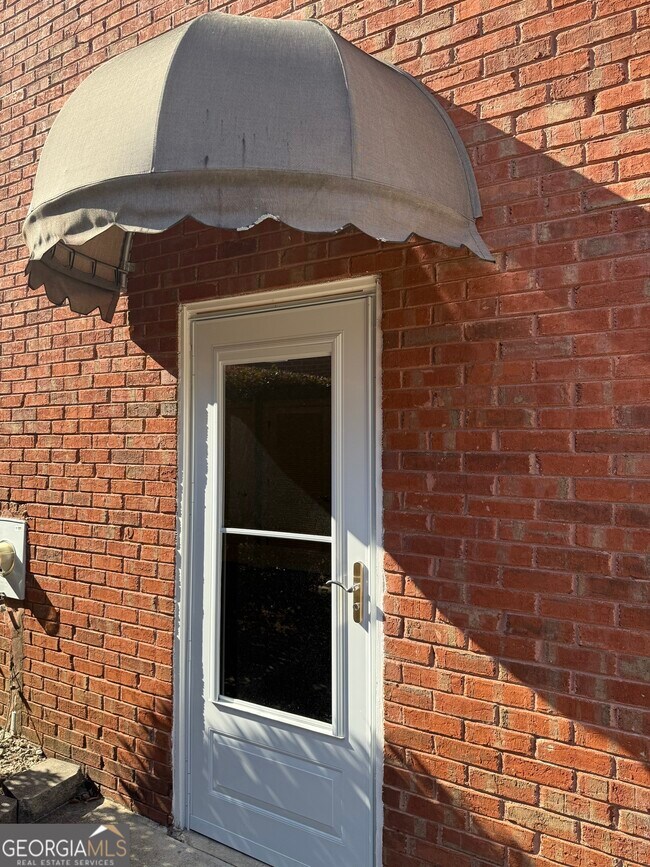 Foto del edificio - 1120 Lewis Ridge Cir