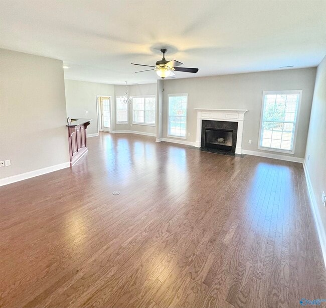 Building Photo - 205 Creekedge Cir NW