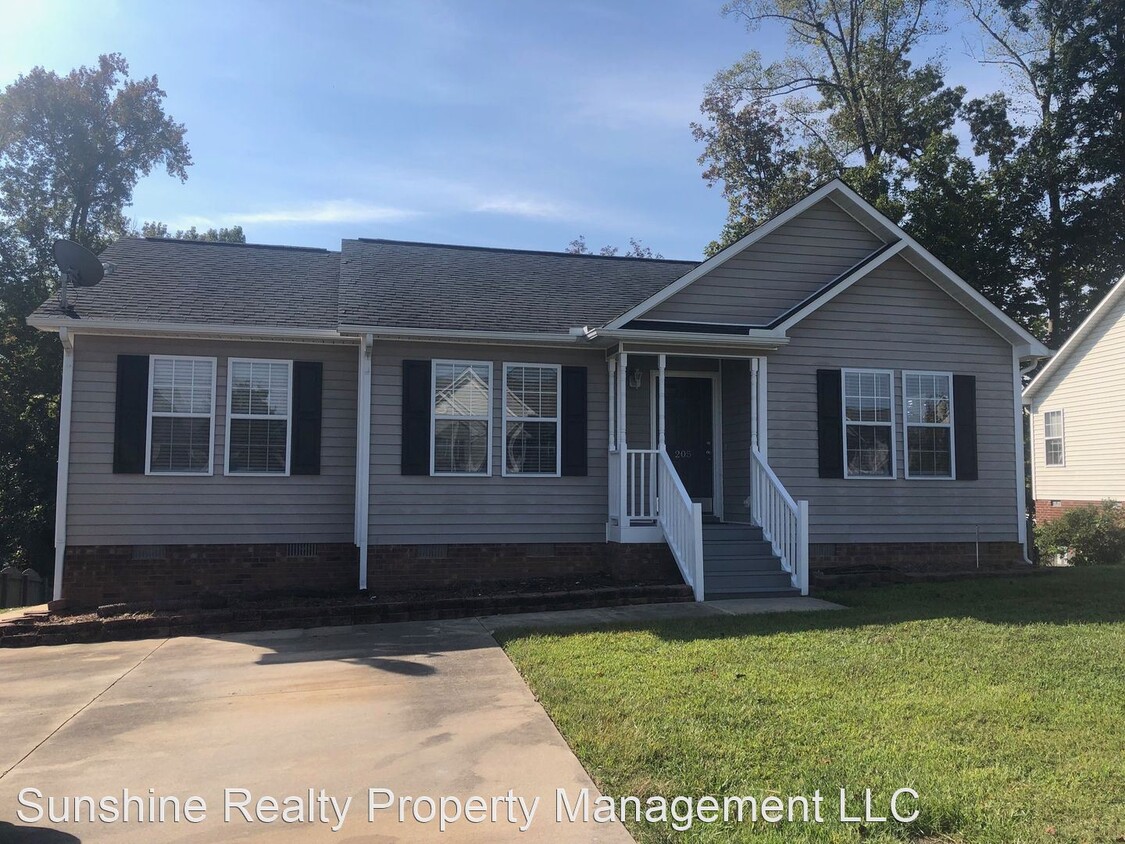 Primary Photo - 3 br, 2 bath House - 205 Manning Way