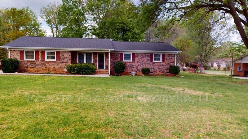 Primary Photo - 105 Eastview Cir
