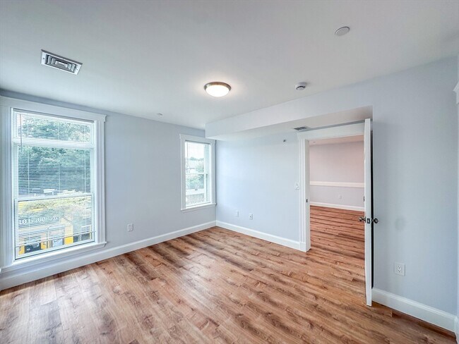 Foto del edificio - 734 Dudley St