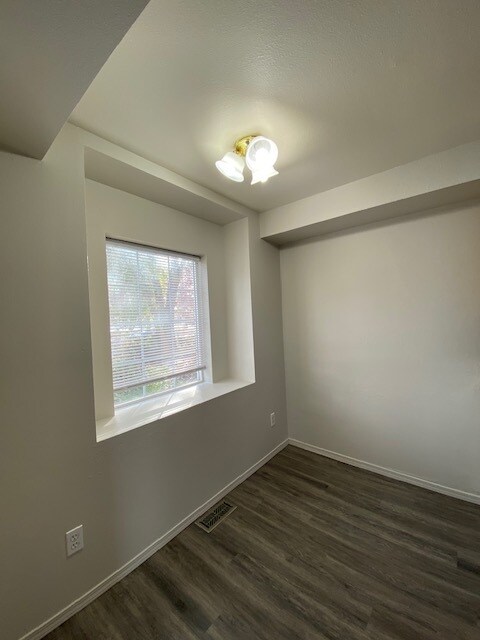 Foto del edificio - 2211 N Hamilton St