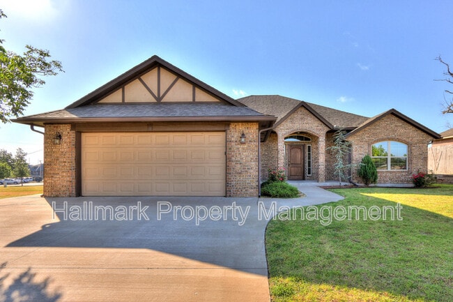 Photo - 508 Whispering Oaks Blvd House