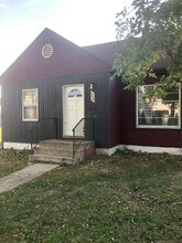 Building Photo - 1704 S 8th Ave