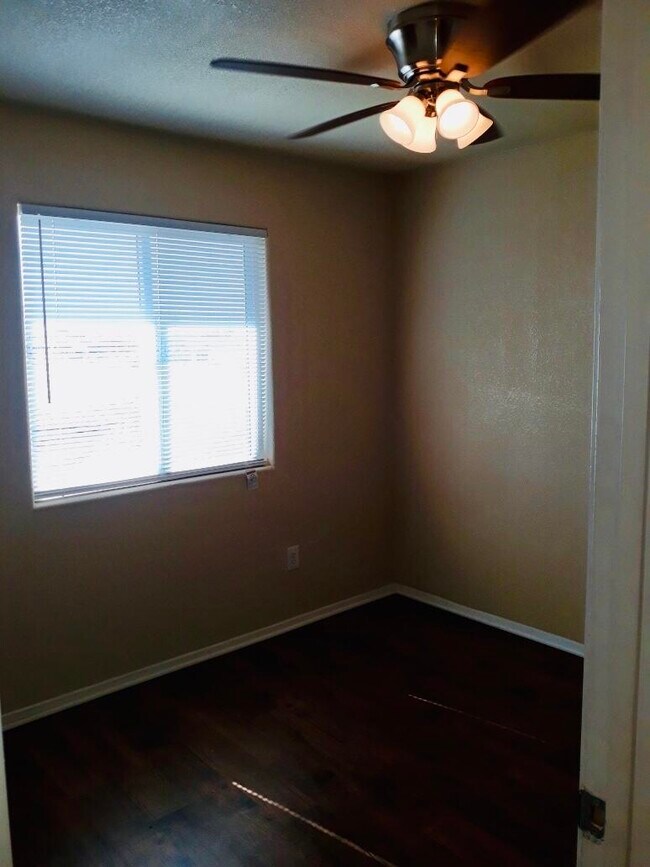 Building Photo - 8724 California City Blvd