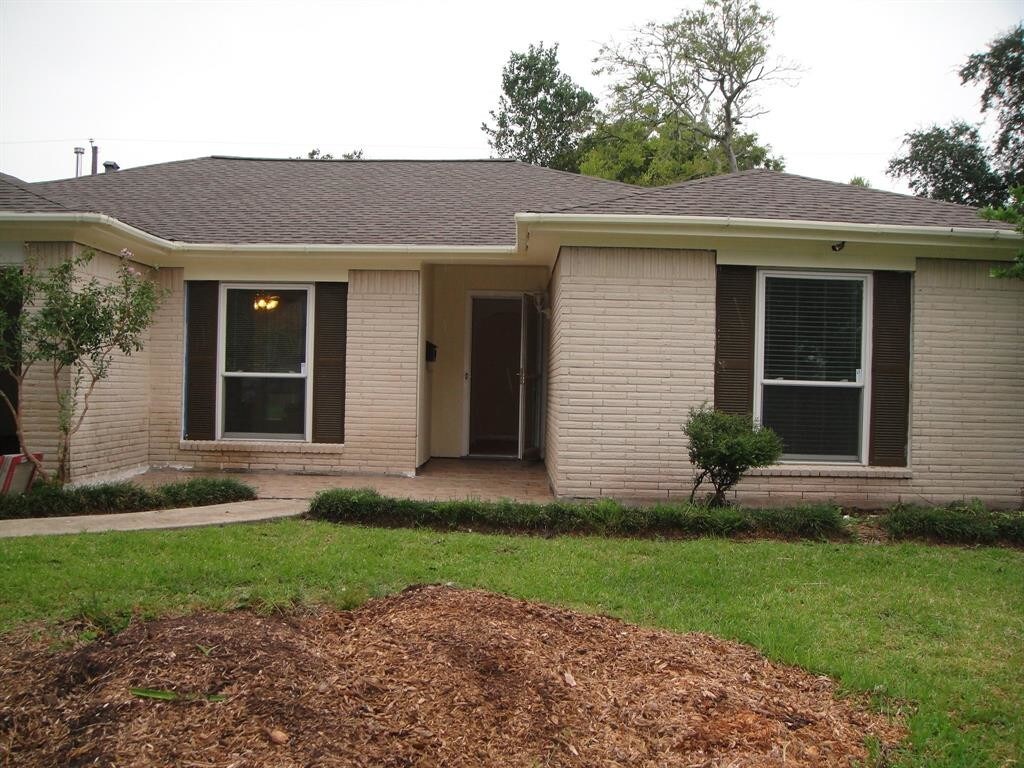 11303 Sagearbor Dr, Houston, TX 77089