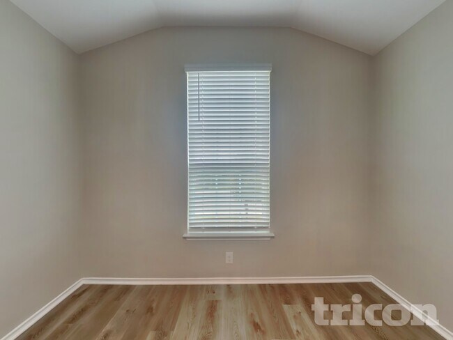 Foto del edificio - 8119 Sleepy Brook