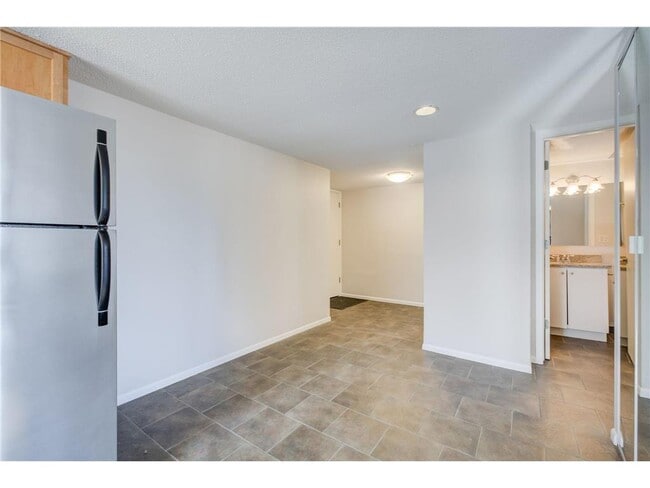 Building Photo - 2800 W 44th St
