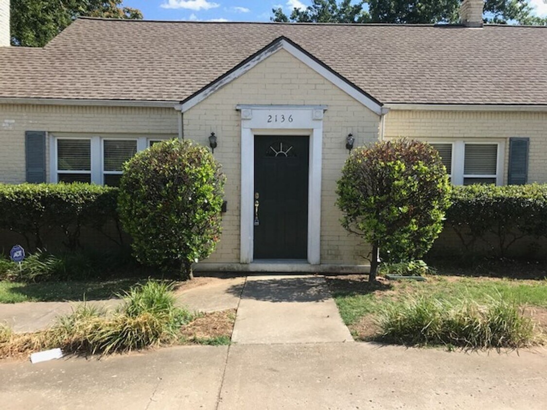 Foto principal - 2136 E 31st St