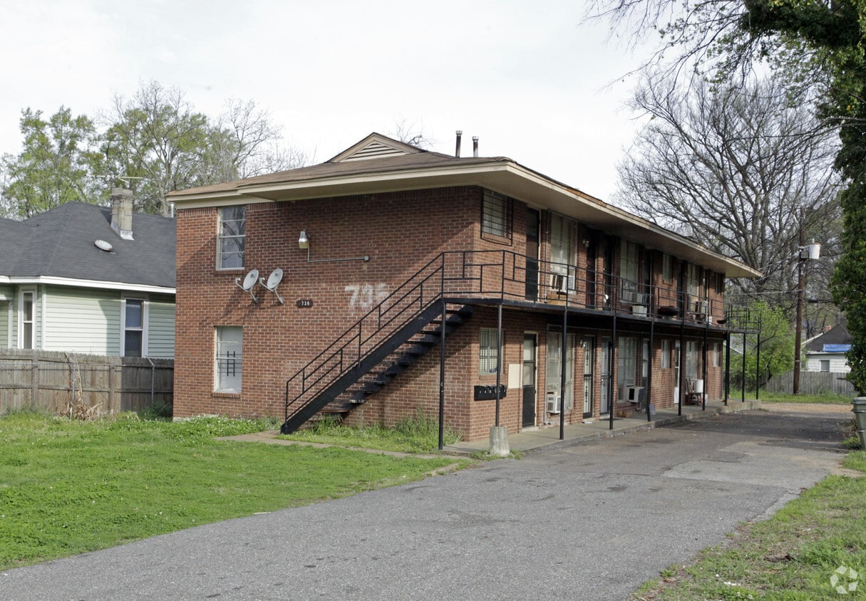 Primary Photo - 736 Richmond Ave