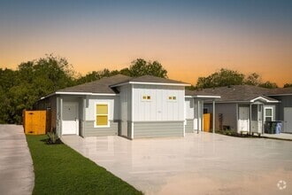 Building Photo - 926 Country Club Dr