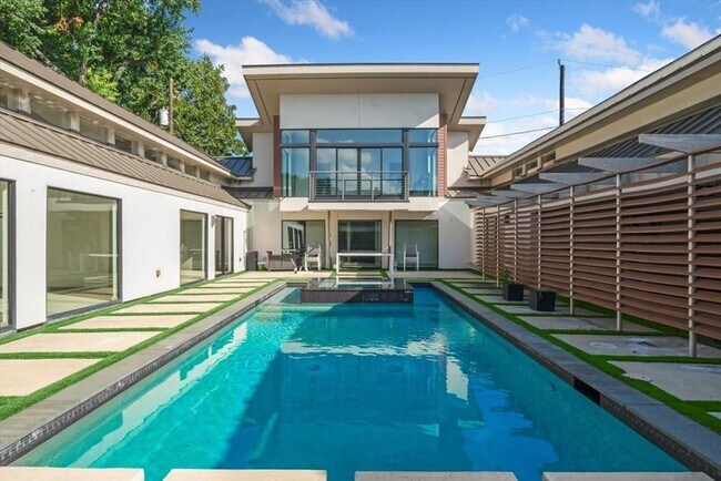 Foto del edificio - 2402 Addison Rd