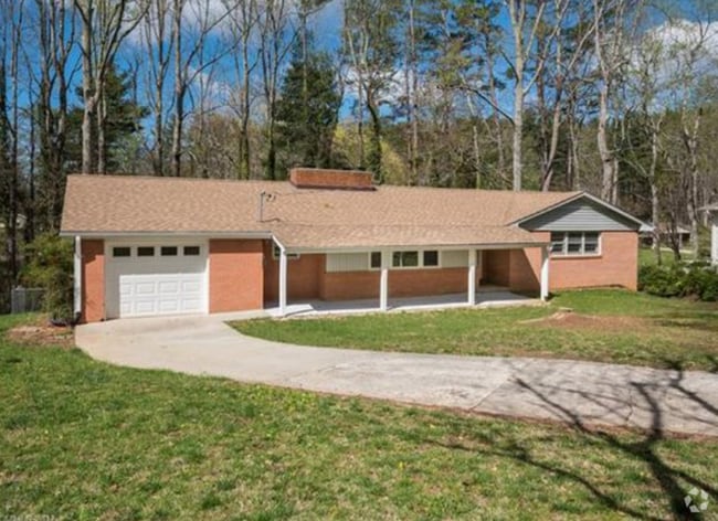 Building Photo - 32 S Oak Forest Dr