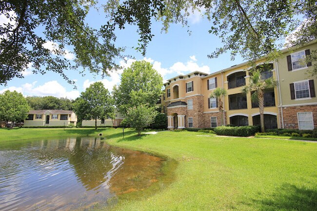 Foto del edificio - 10123 Courtney Palms Blvd