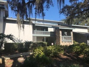Building Photo - 3097 Camelot Dr